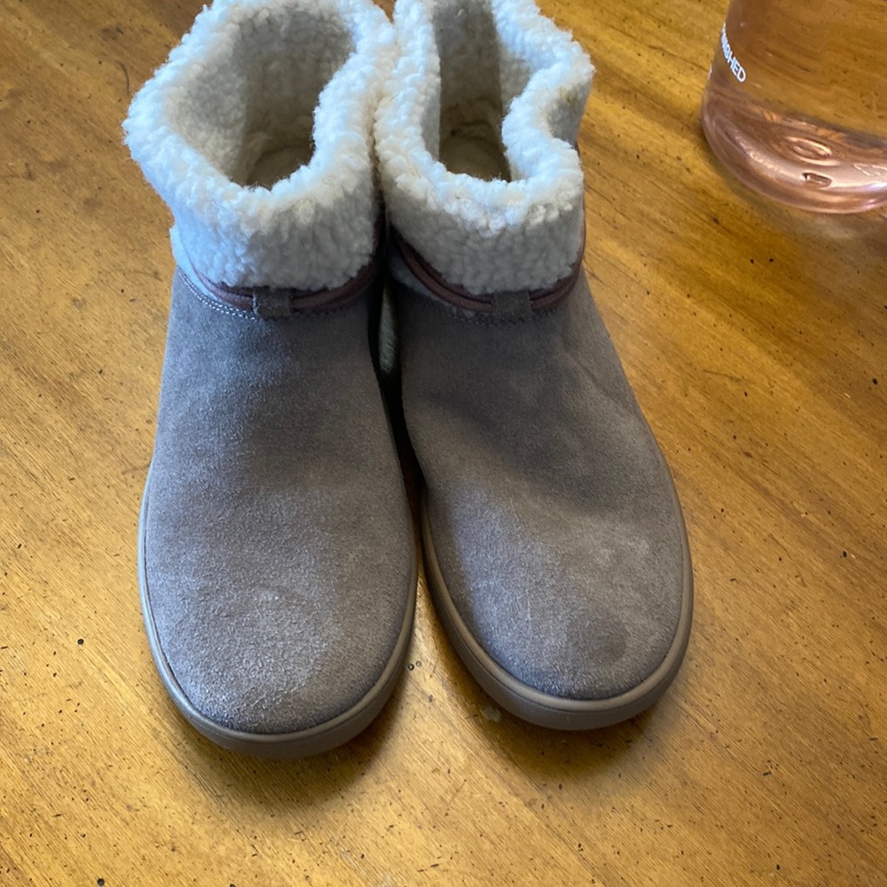 Size 7 Koolaburra by UGG ankle boots.